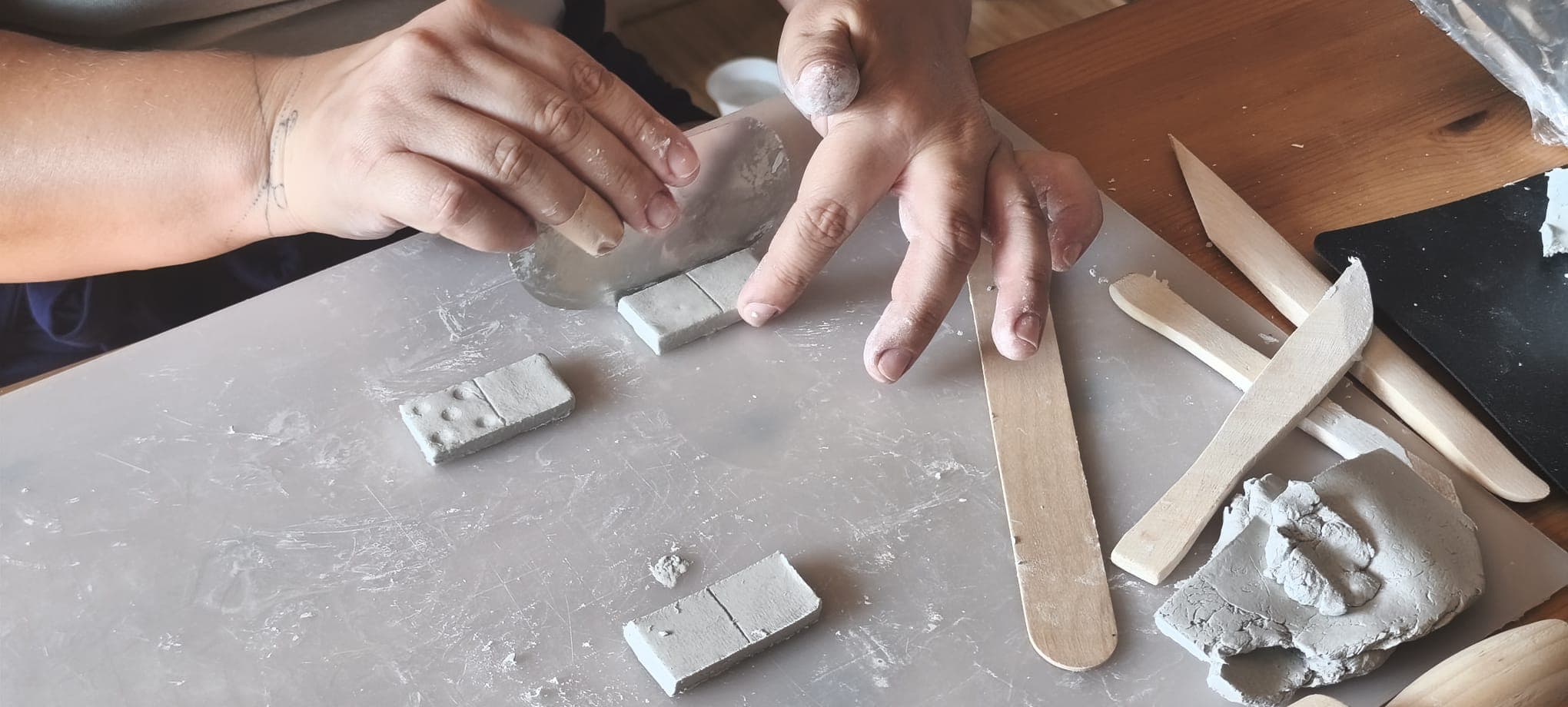 Trabalho no ateliê da Pri Neves